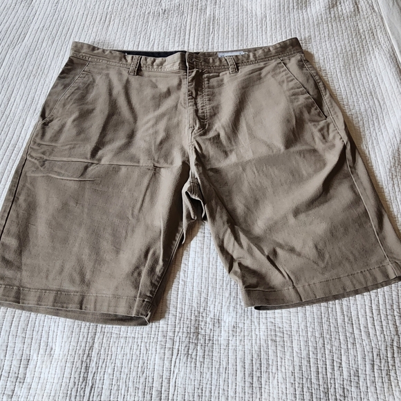 Volcom Tan Shorts Size 40 - Picture 1 of 13